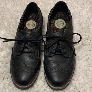 Coolway Black Oxfords! Faux leather trendy shoe